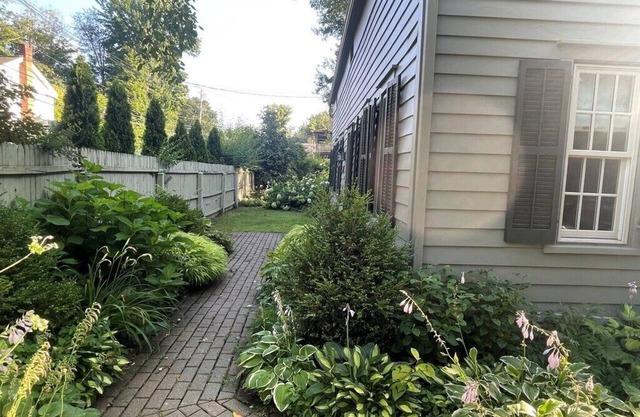 Charming 3-bedroom farmhouse in Clinton Corners with AC