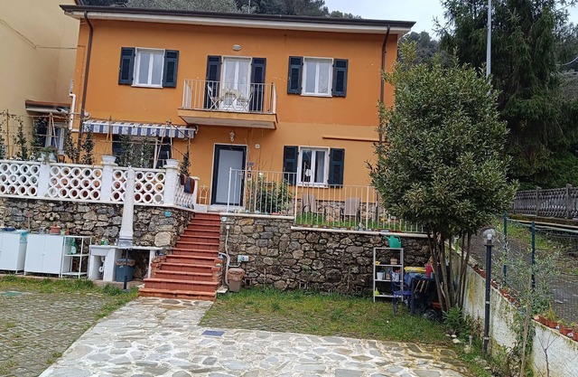 Charming 3-bedroom country house in lovely Lerici with WiFi, AC, free parking