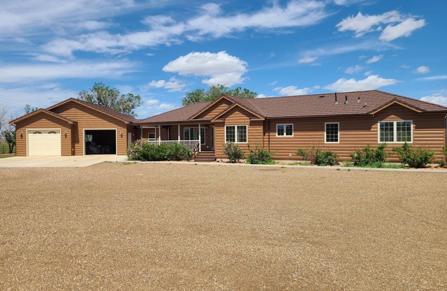 Charming 3-bedroom house in marvelous Wolf Point with WiFi, AC