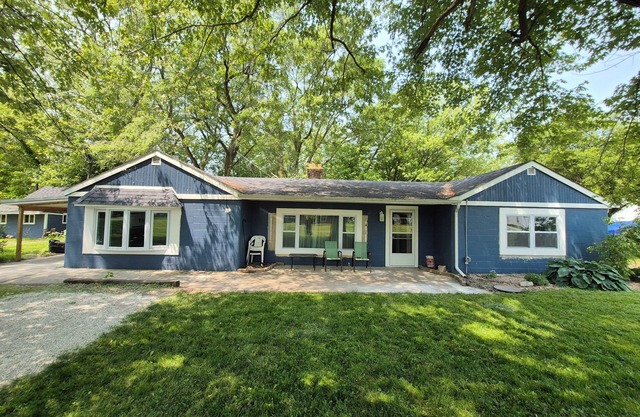 Charming 3-bedroom house step from the beach in serene Oak Harbor