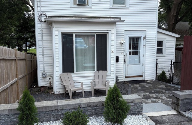 Charming 3-bedroom house with fast WiFi and is pet-friendly in Brockton