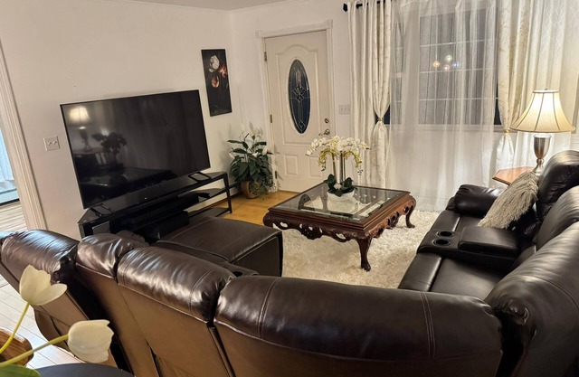 Charming 3-bedroom house in peaceful Rockland with AC