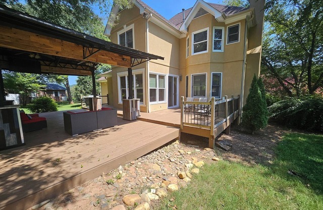 Charming 3-bedroom house with WiFi, AC in serene Hickory