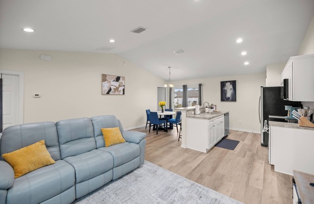 Charming 3-bedroom house in peaceful Ocala with WiFi, AC