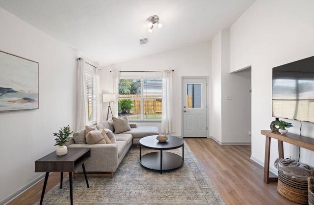 Charming 3-bedroom house with fast WiFi and AC in fabulous Spring