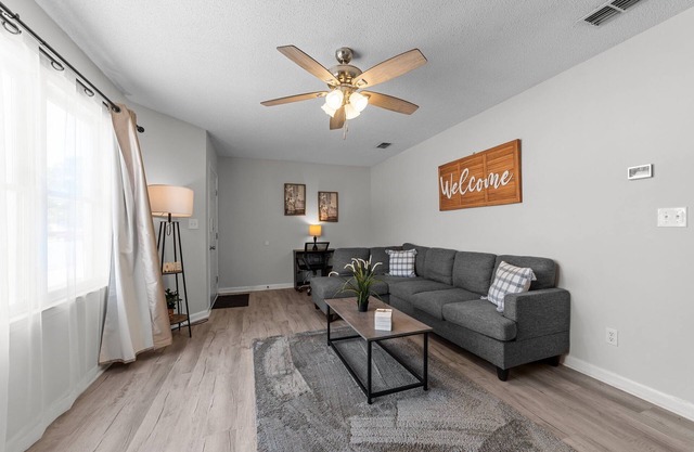 Charming 3-bedroom Townhome near Convention District and ECU