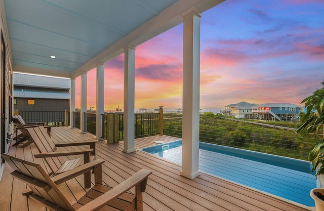 Charming 4BD/4.5BA Beach House. Private Pool! Boardwalk to Bay! Steps to Beach!