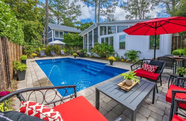 Charming 4BR Cottage w/Pool, 1 Block to Beach