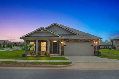 Charming 4BR Ranch-Style Home - Corner Lot home