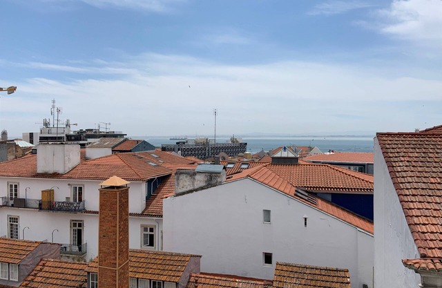 Charming 6 Bedroom Apartment w/River View