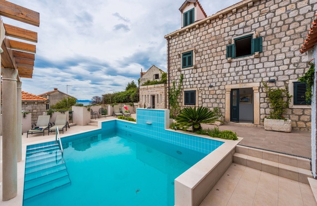 Charming 6 bedroom Stone Villa with Private heated Pool