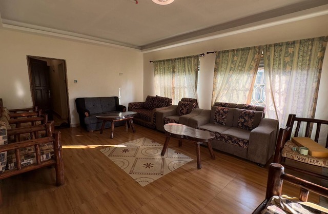 Charming 9-bedroom bed & breakfast with fitness room, WiFi in amazing Sipi