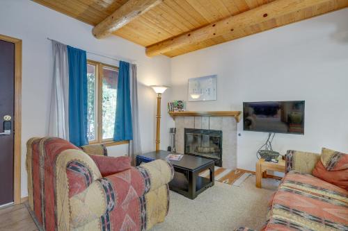 Charming Amalia Retreat with Fireplace and Grill!