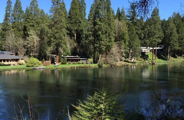 CHARMING AND SPECTACULAR RIVERFRONT HOUSE, BEAUTIFUL IN ANY SEASON OF THE YEAR!