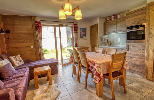 Charming Apartment Near Lake and Shuttle Stop in Morillon Village