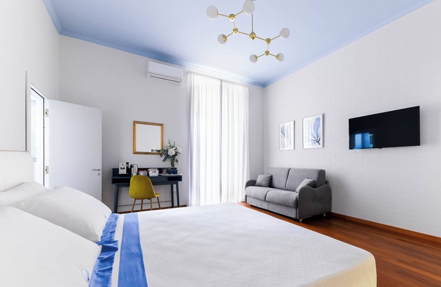 Charming apartament in Napoli' historic streets, where art meets tradition