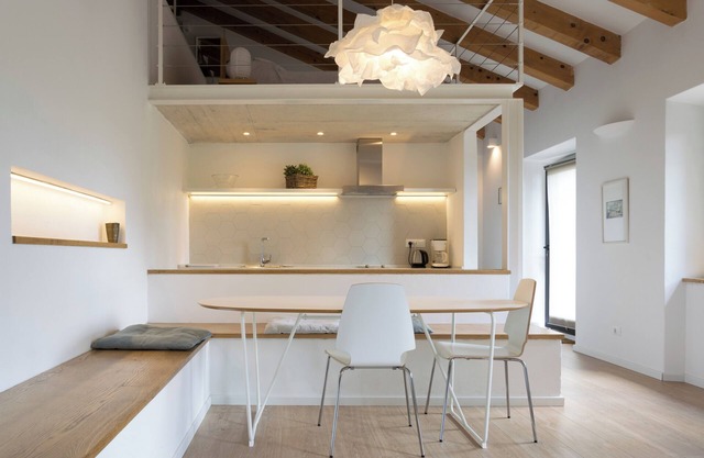 Charming apartment in a beautiful garden under the shade of a centuries-old oak
