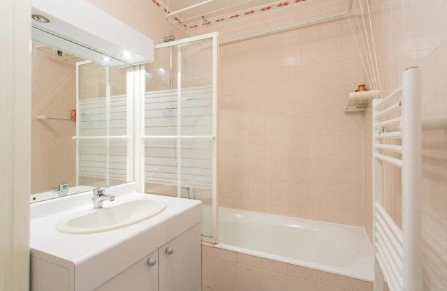 Charming Apartment Near The Champ De Mars