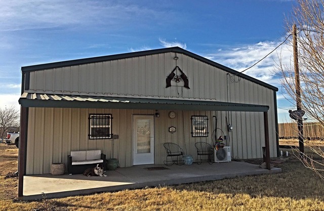 Charming barndo in terrific Lubbock with WiFi, AC