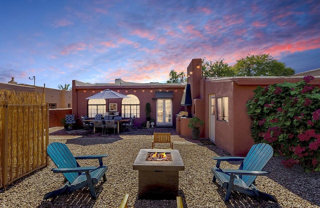 Charming Basement Studio Guesthouse - 2 Blocks from UofA - Low Summer Rates! 🌵