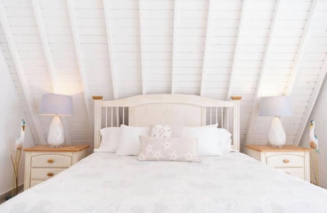 Charming Beach House, Amazing Direct Ocean Views