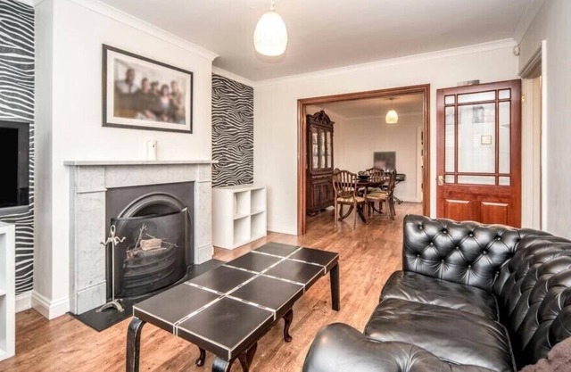 Charming Bedford Hideaway with FREE PARKING!