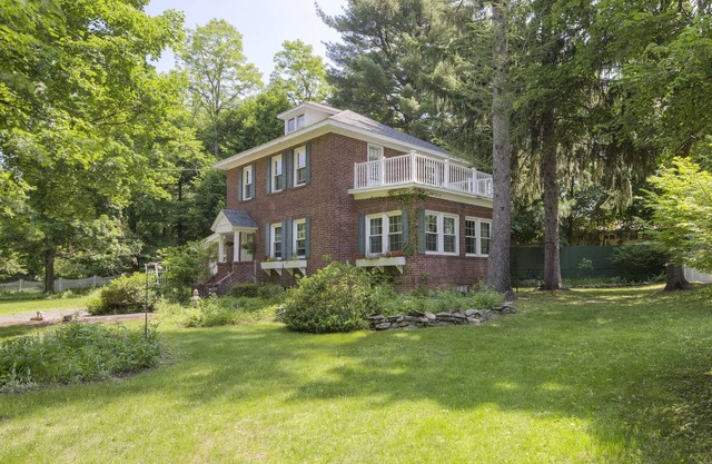 Charming Brick House -Hudson Valley