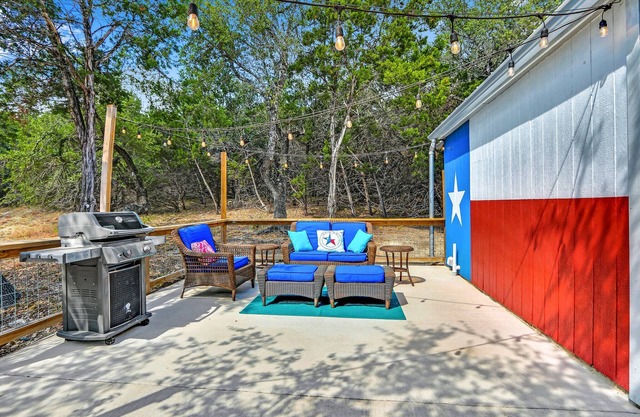 Charming Bulverde Farmhouse | Near San Antonio, Patio, BBQ, Hill Views