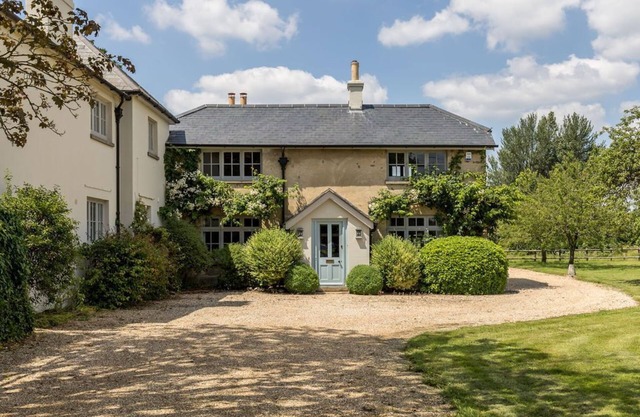 Charming Cottage with an acre of garden in Dorset Countryside