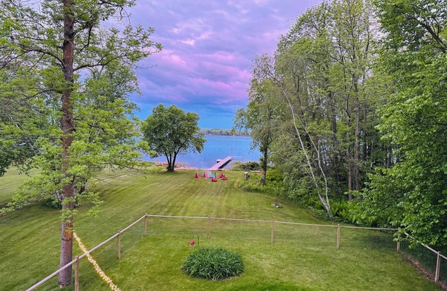 Charming Cabin on Beautiful Mission Lake!