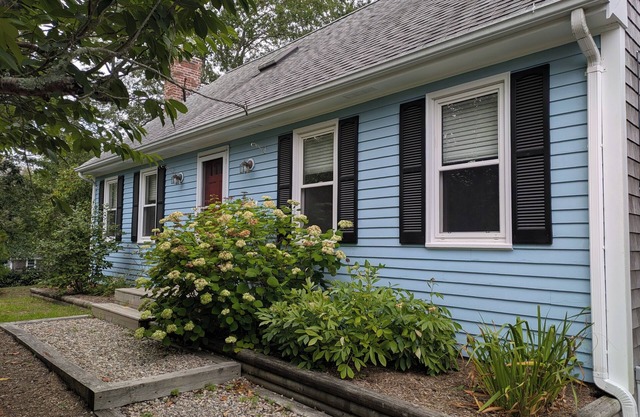 Charming Classic Cape Cod Home steps away from John's Pond