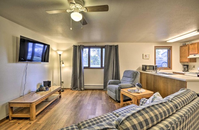 Charming Columbus Apt Along Yellowstone River