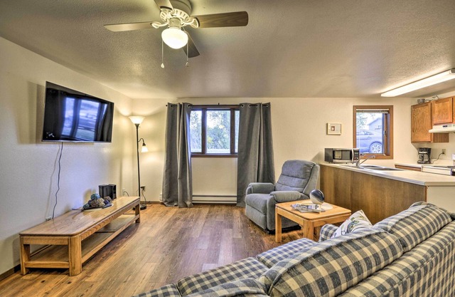 Charming Columbus Apt Along Yellowstone River