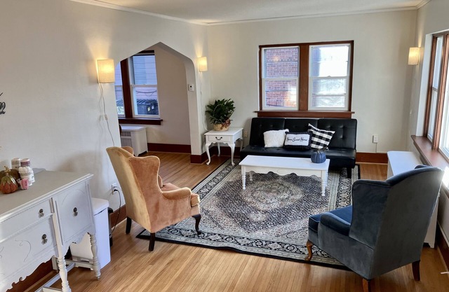 Charming & convenient house in downtown Marshall