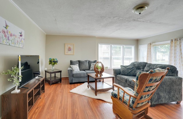 Charming & Convenient Home in Butler