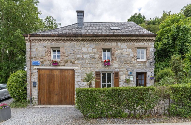 Charming Cottage in Anseremme with Fenced Garden