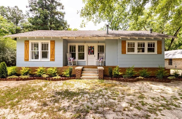 Charming Cottage + Barn-Sleeps 6-by Flint Creek🎣🛶🌿