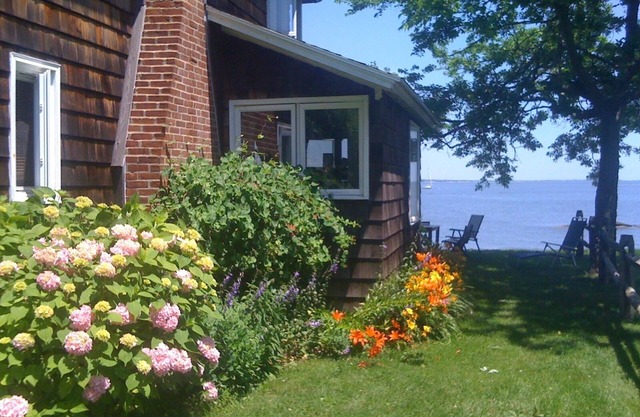 Charming cottage by the sea
