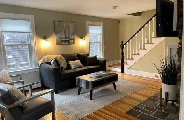 Charming Cottage in Jamestown