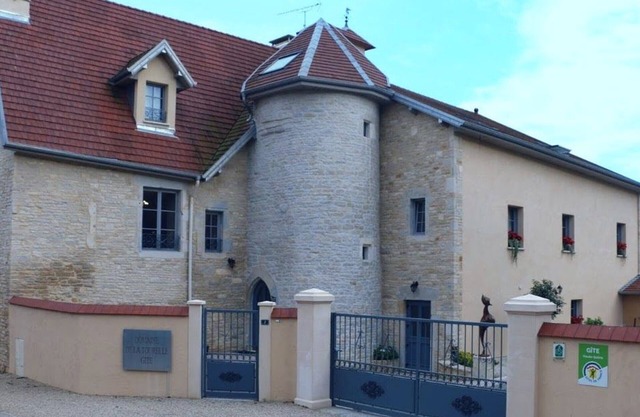 Charming cottage in Ognon valley with spa