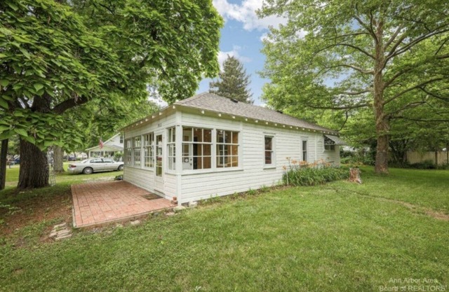 Charming Cottage in the heart of Portage Lake