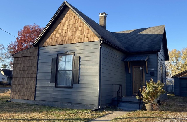 Charming cottage within walking distance from Union Hospital