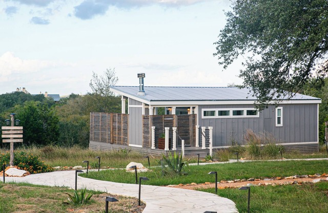 Charming cottage with private pool & hot tub
