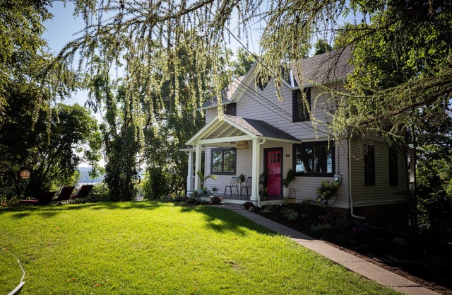 Charming Cottage with Expansive Hudson River Views