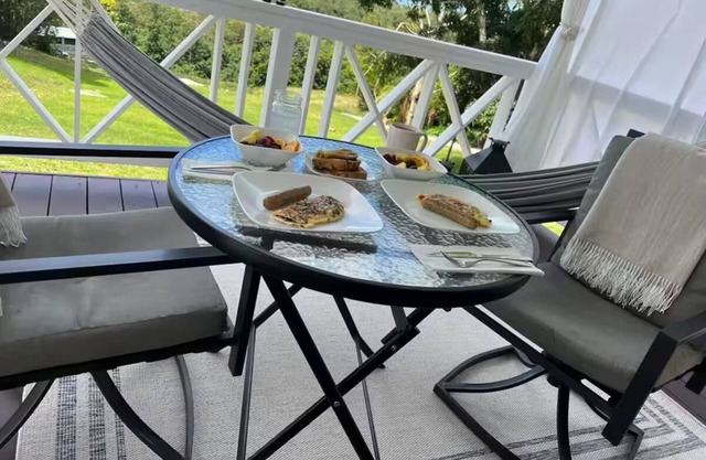 Charming cottage with WiFi and AC in adorable Blunts