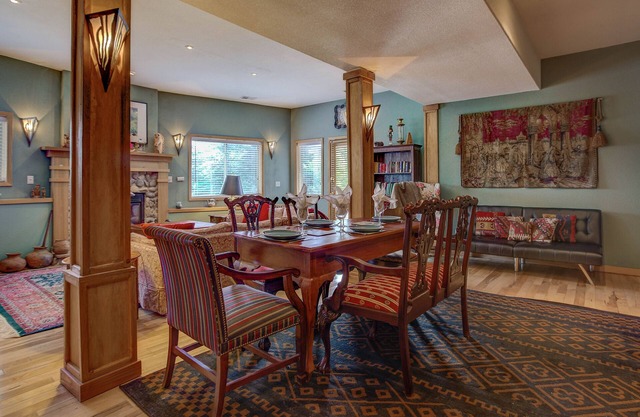 Charming Evergreen Hills Escape With Great Mountain Views