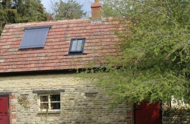 CHARMING FARM COTTAGE NR OXFORD, LARGE PRIVATE GARDEN, VIEWS OVER FARMLAND