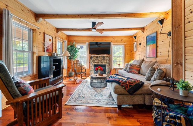 Charming Farmhouse, Sauna - 4 bedrooms, WiFi, AC in Upper Jay