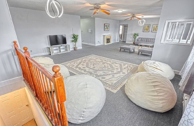 Charming farmhouse with 9 bedrooms and WiFi, AC in enjoyable Warfordsburg