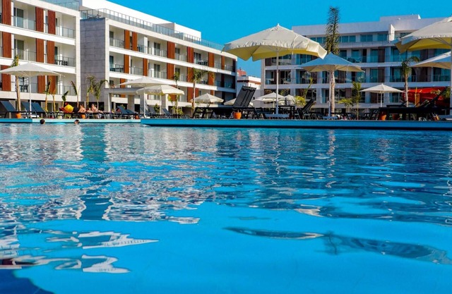 Charming Flat Close to the Beach with Shared Pool and Balcony with Pool View in Iskele, Cyprus